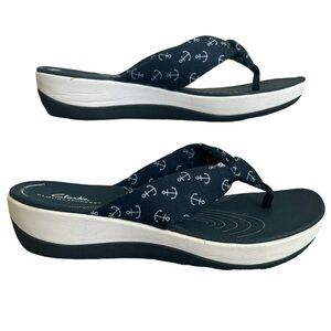Clarks Women’s Arla Glison Flip-flop, navy with white anchors, Size 10